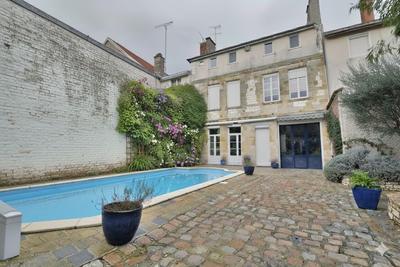 Demeure - 355 m² - 14 pièces