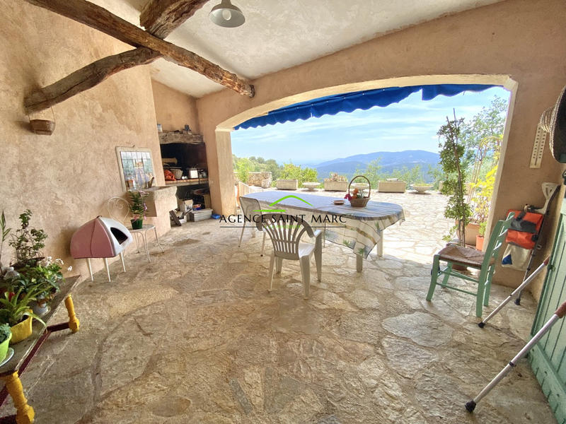 Maison - 221 m² - 5 pièces