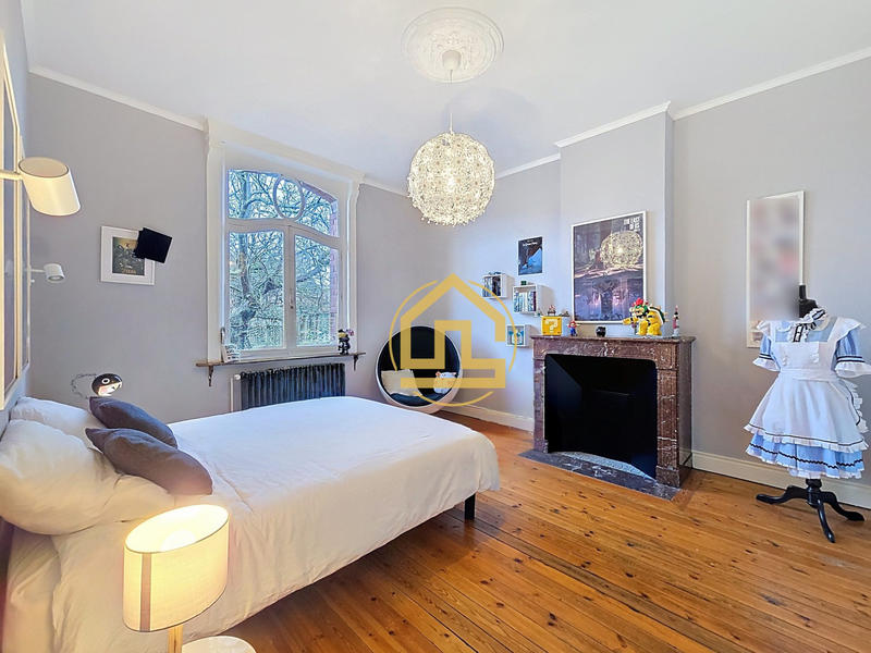 Maison - 275 m² - 10 pièces