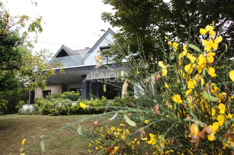 Maison - 222 m² - 11 pièces