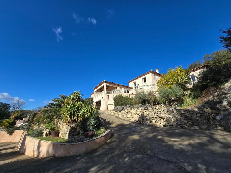 Maison - 190 m² - 7 pièces