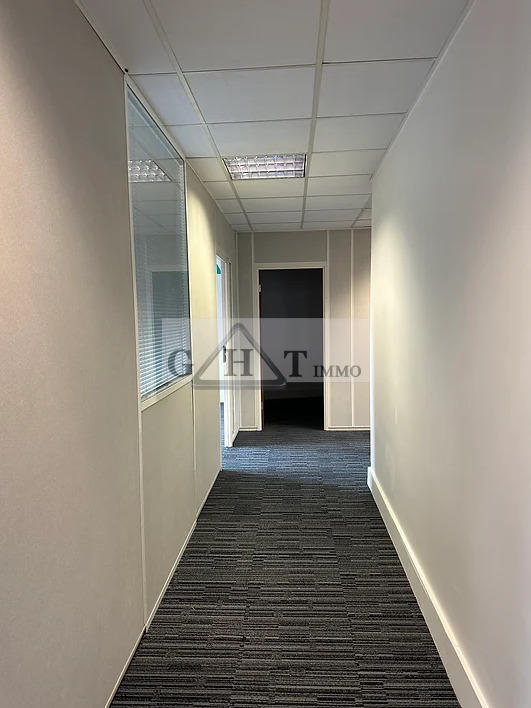 Bureau - 310 m²