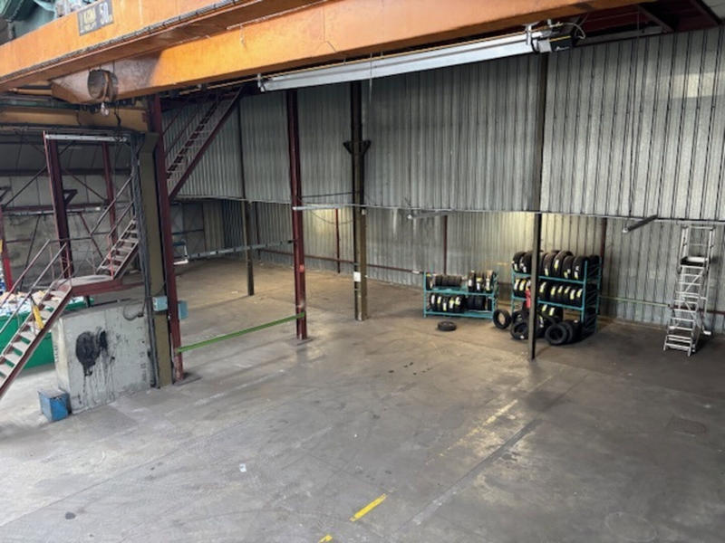 Local d'activité / Entrepôt - 1 100 m²