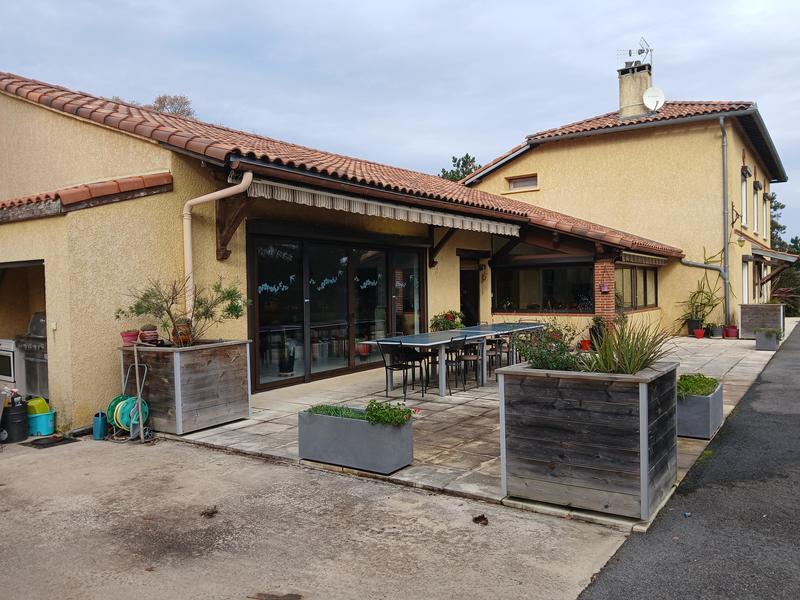 Maison de maîtres - 446 m² - 16 pièces