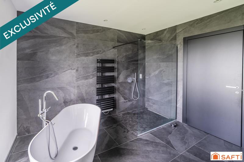 Maison - 220 m² - 6 pièces