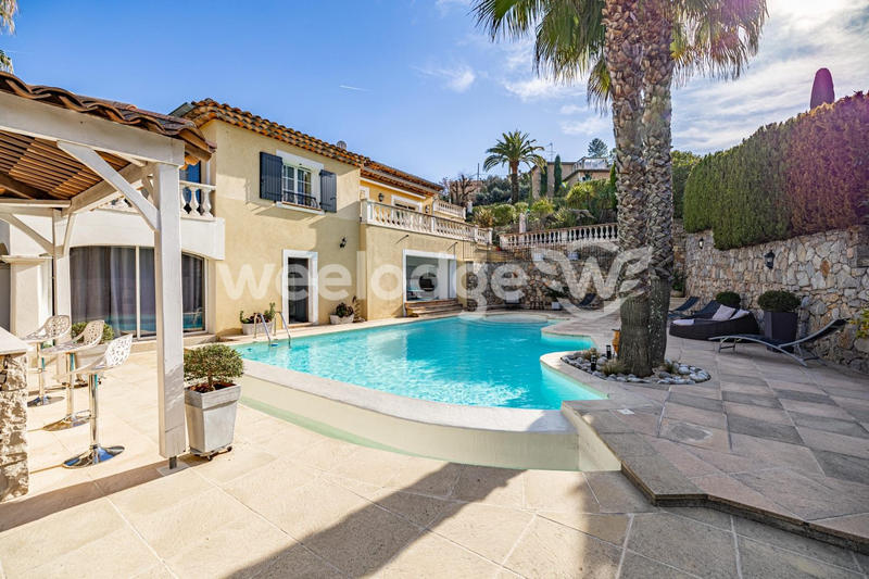 Villa - 205 m² - 7 pièces