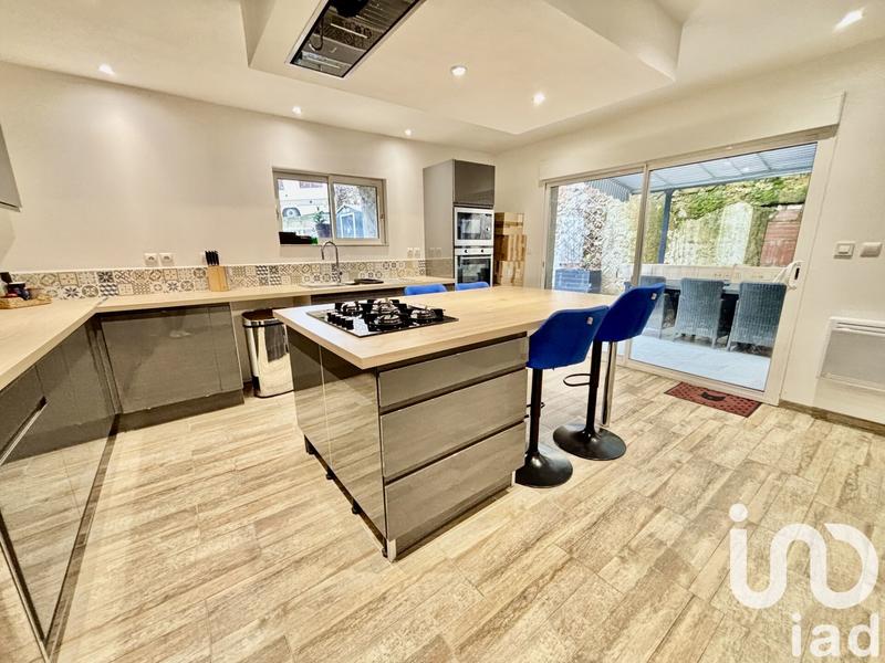 Maison - 180 m² - 6 pièces