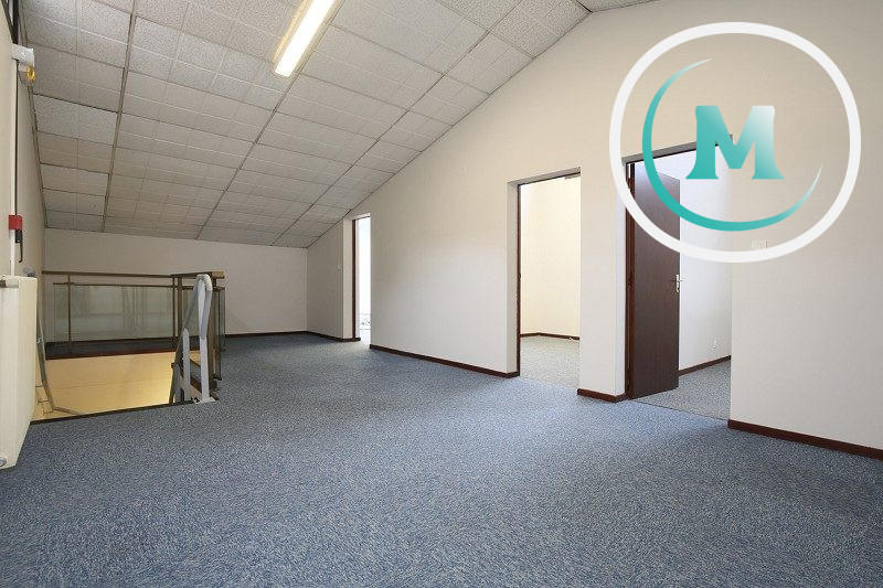 Bureau - 694 m² - 21 pièces