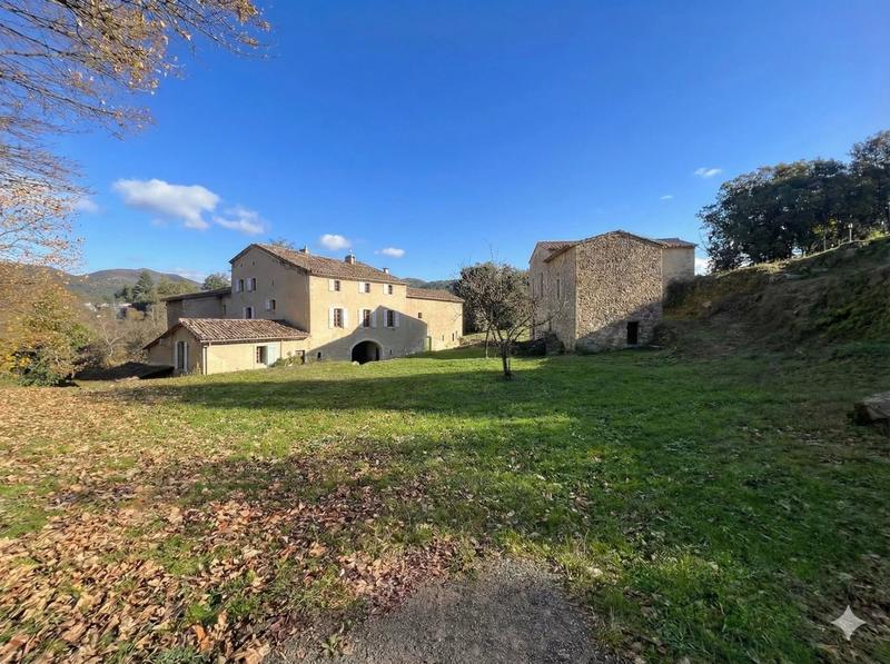 Propriété - 190 m² - 7 pièces