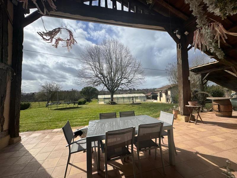 Maison - 258 m² - 9 pièces