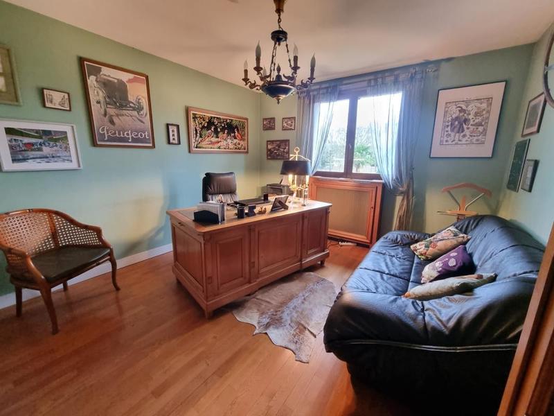 Maison - 221 m² - 8 pièces