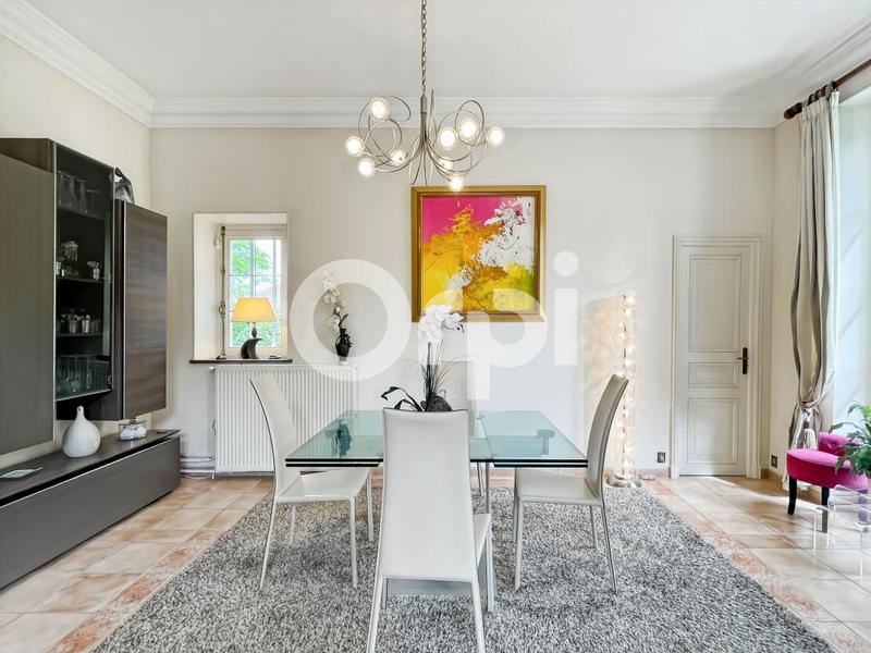 Maison - 203 m² - 7 pièces