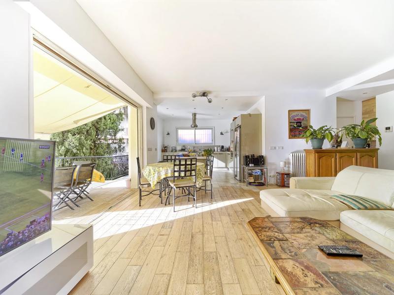 Villa - 215 m² - 6 pièces