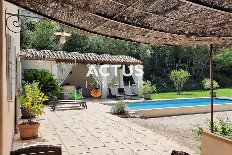 Maison - 195 m² - 9 pièces