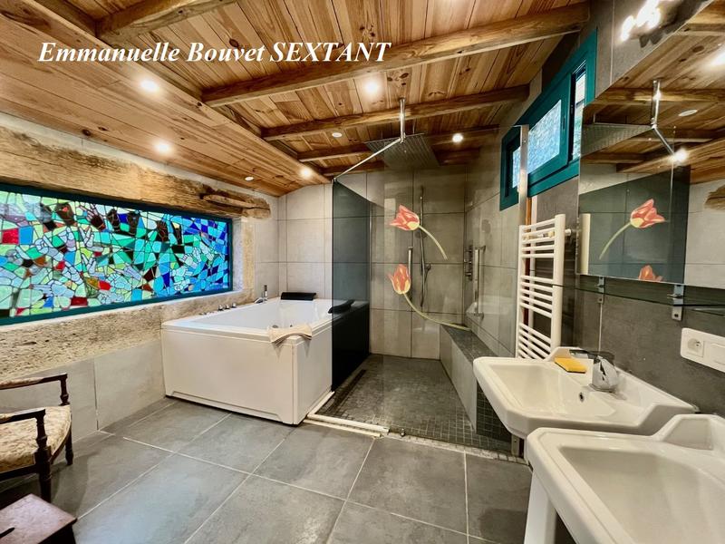 Maison - 217 m² - 7 pièces