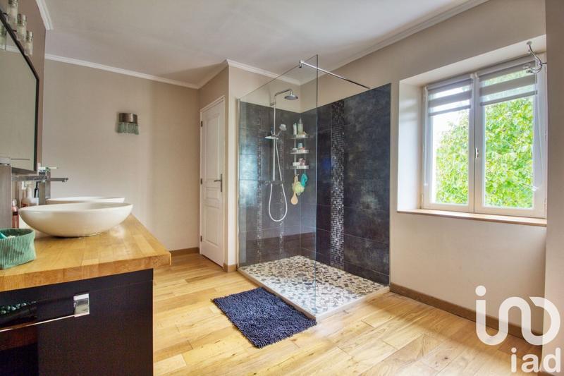 Maison - 327 m² - 9 pièces