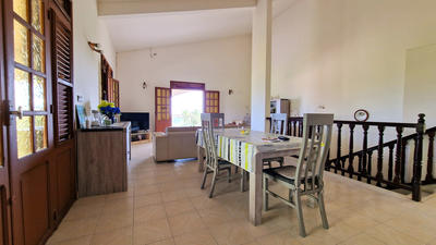 Maison - 238 m² - 9 pièces