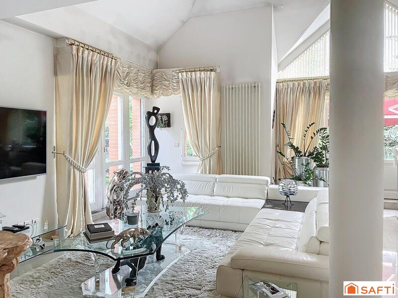 Maison - 242 m² - 7 pièces