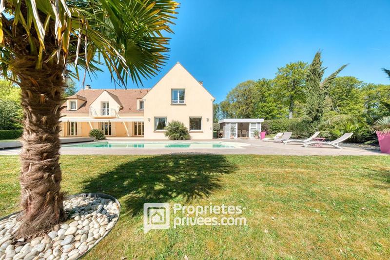 Propriété - 330 m² - 10 pièces