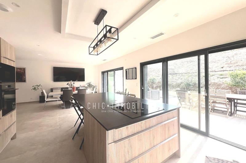 Propriété - 213 m² - 4 pièces