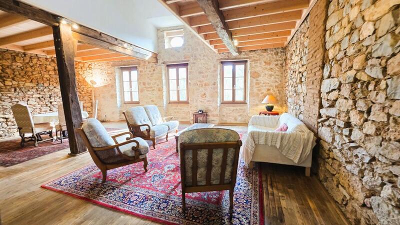 Maison en pierre - 182 m² - 7 pièces