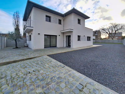 Maison - 144 m² - 5 pièces