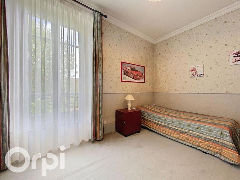 Maison - 176 m² - 9 pièces