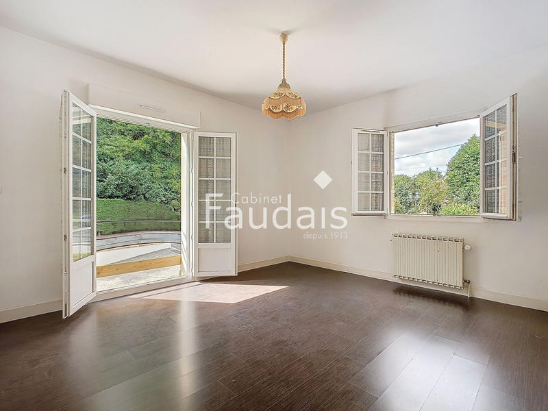 Maison - 198 m² - 8 pièces