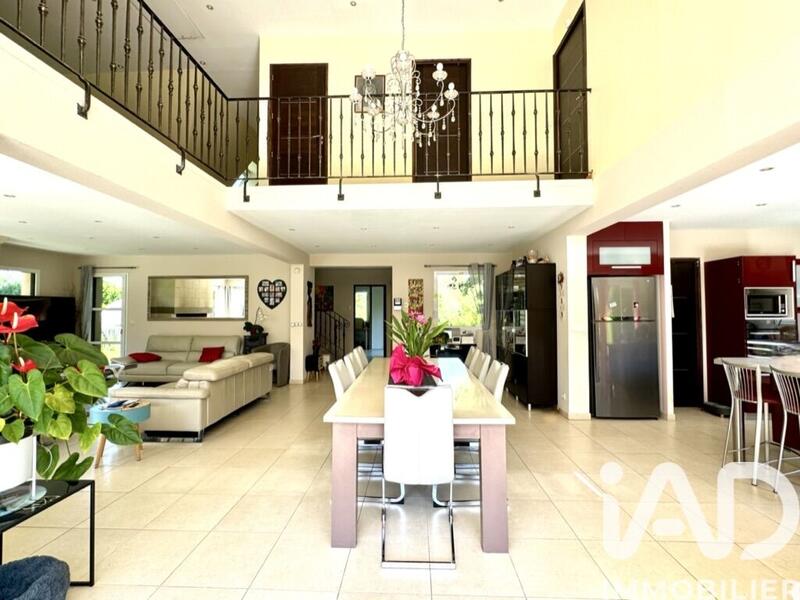 Maison - 200 m² - 6 pièces