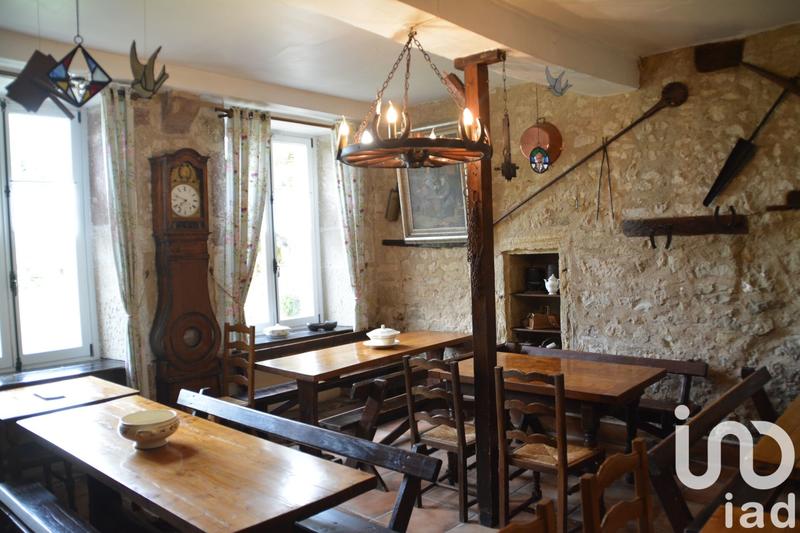 Maison - 410 m² - 10 pièces