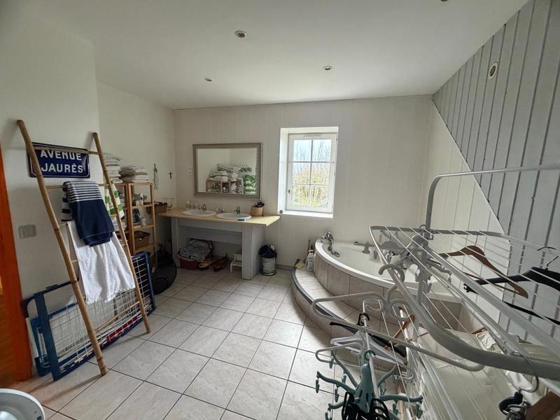 Maison - 220 m² - 9 pièces