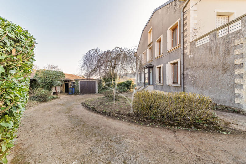 Maison - 210 m² - 6 pièces