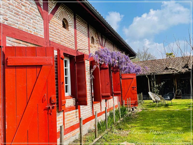 Maison - 389 m² - 11 pièces