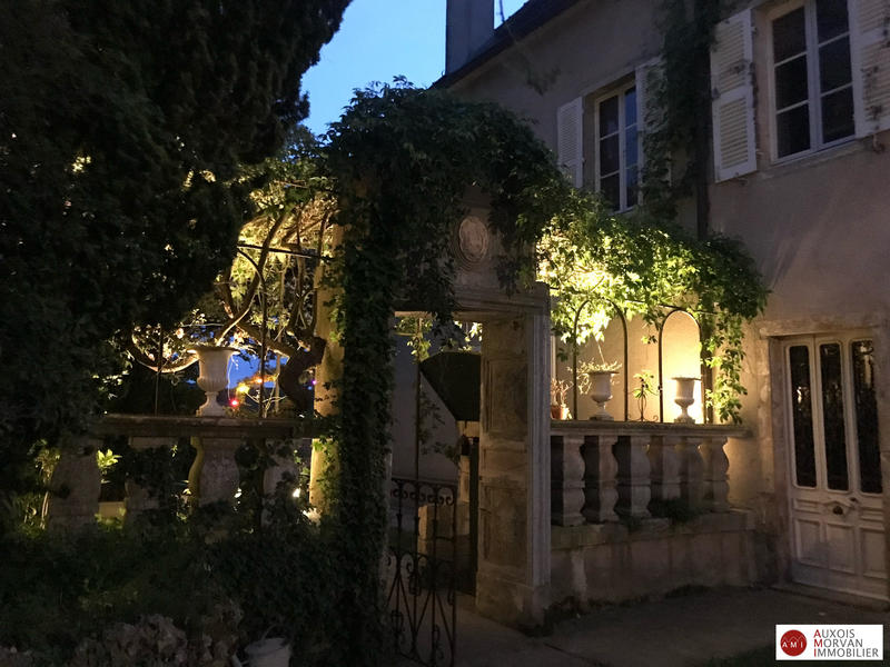 Maison - 420 m² - 13 pièces