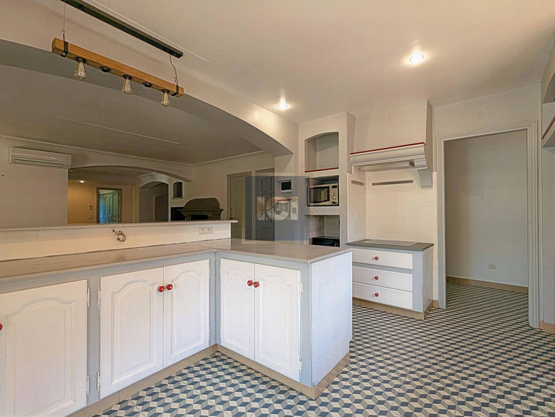 Villa - 356 m² - 11 pièces