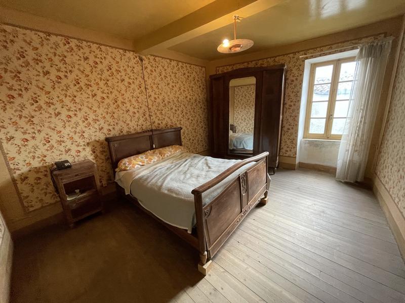 Maison traditionnelle - 250 m² - 12 pièces