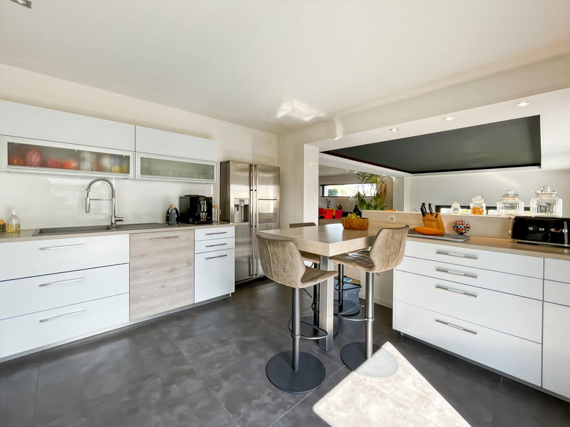 Maison - 233 m² - 7 pièces