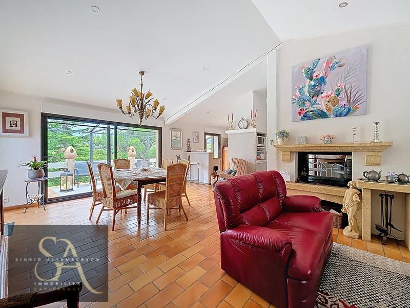 Maison - 250 m² - 13 pièces