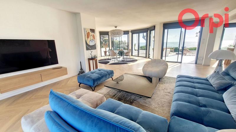 Villa - 240 m² - 6 pièces