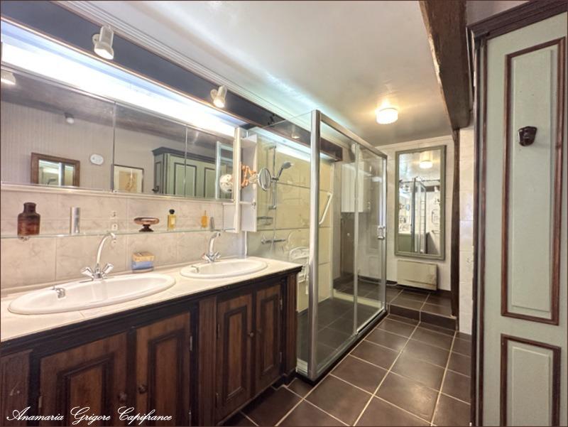 Maison - 393 m² - 11 pièces