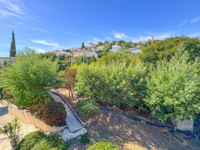 Appartement - 99 m² - 4 pièces