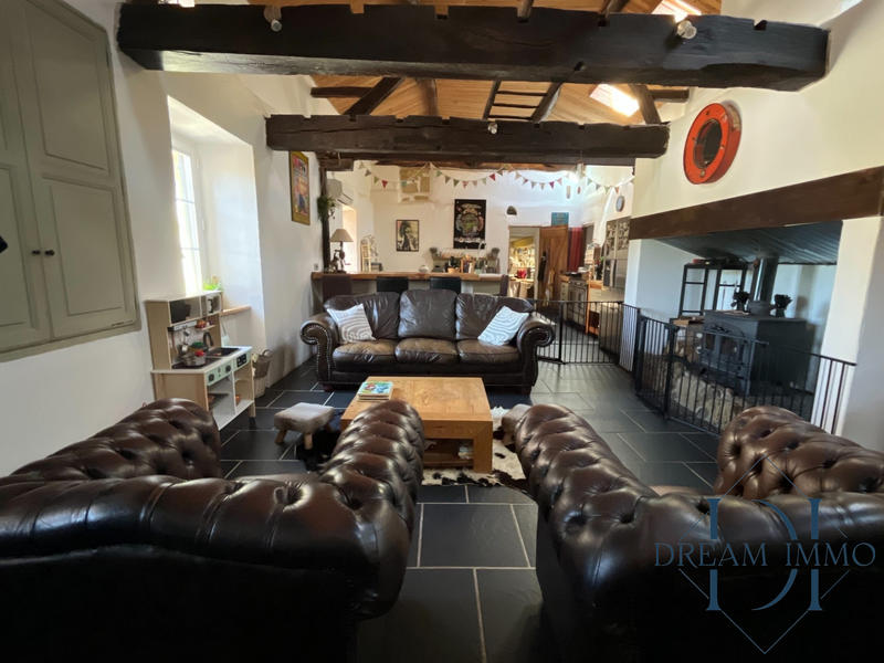 Maison - 259 m² - 8 pièces