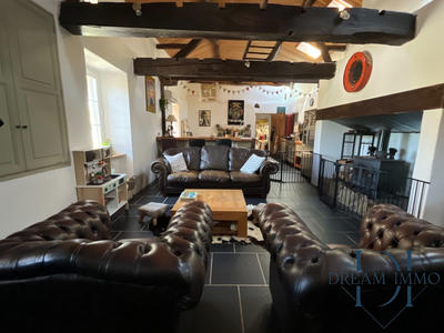 Maison - 259 m² - 8 pièces