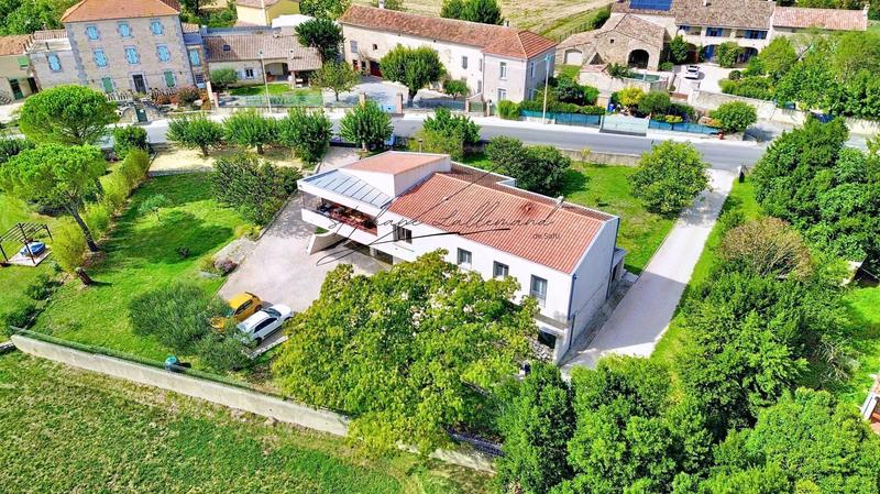 Maison - 220 m² - 7 pièces