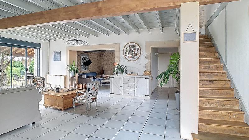 Maison - 250 m² - 7 pièces