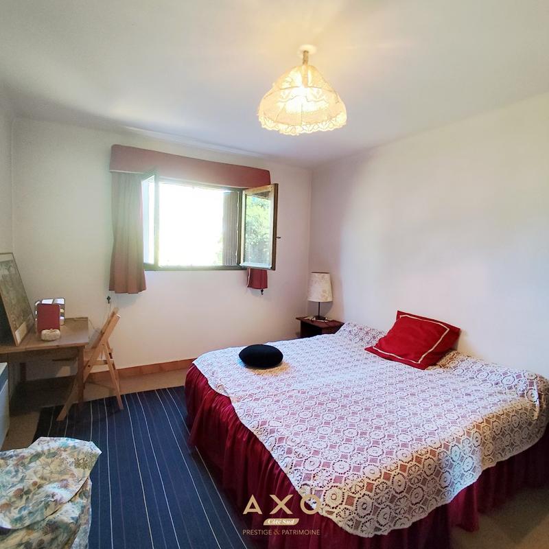 Maison - 242 m² - 9 pièces