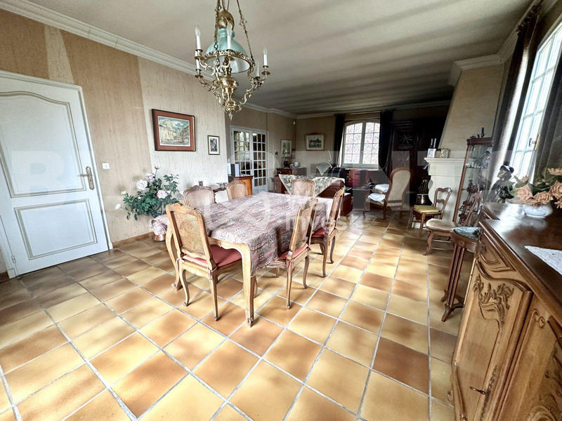Maison - 206 m² - 8 pièces