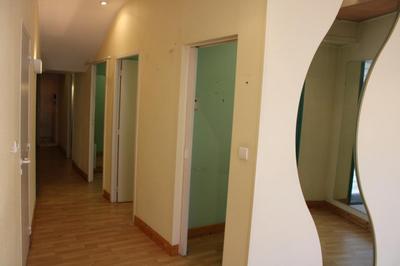 Local commercial - 45 m² - 4 pièces