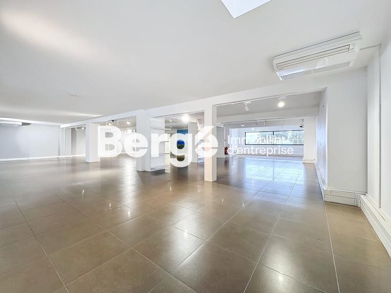 Local commercial - 670 m²