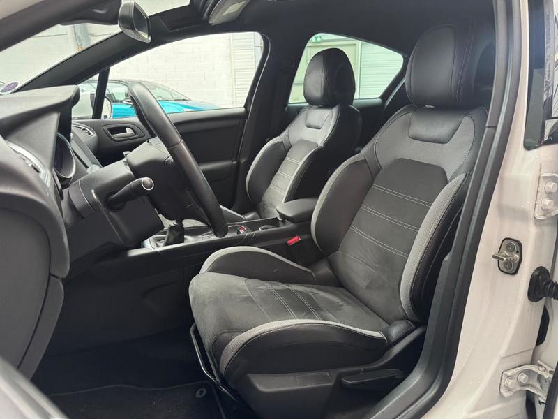 Ds Ds 4 1.2 130 So Chic - Distri Ok